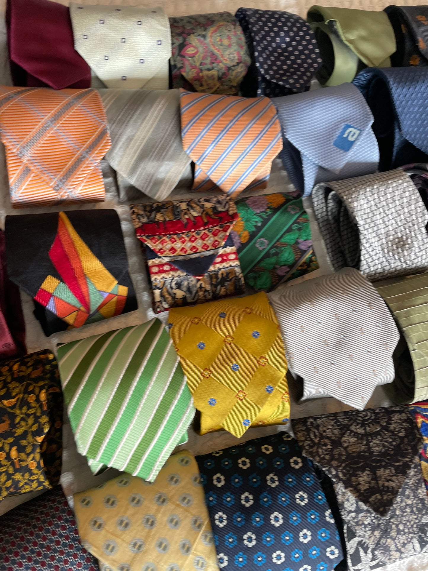 Schlüsselanhänger aus Seidenkrawatten