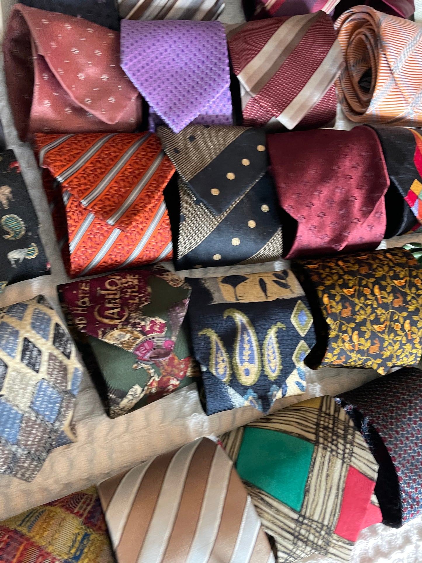 Schlüsselanhänger aus Seidenkrawatten